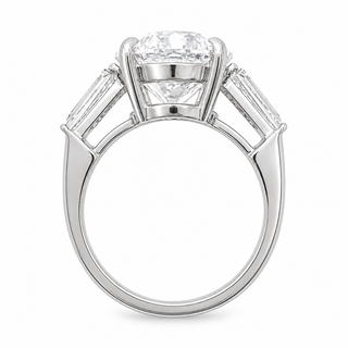 Round Brilliant with 2 Tapers Ring – Lab-Grown Diamond – 14K/18K Gold – 2 Side Stones