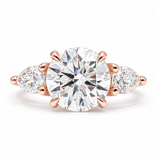 Round Brilliant with 2 Pear Shapes Ring – Lab-Grown Diamond – 14K/18K Gold – 2 Side Stones
