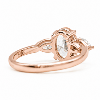 Oval Brilliant 3 Stone Ring – Lab Grown Diamond – 14K/18K Rose Gold – 2 Side Stones