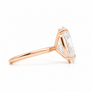 Oval Brilliant Solitaire Ring – Lab Grown Diamond – 14K/18K White Gold