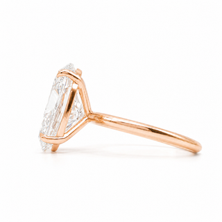 Oval Brilliant Solitaire Ring – Lab Grown Diamond – 14K/18K White Gold