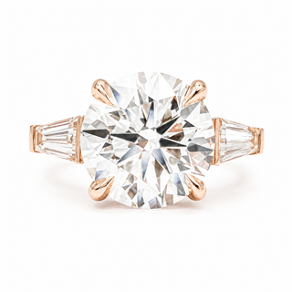 Round Brilliant with 2 Tapers Ring – Lab-Grown Diamond – 14K/18K Gold – 2 Side Stones