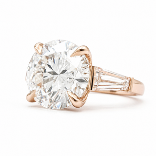 Round Brilliant with 2 Tapers Ring – Lab-Grown Diamond – 14K/18K Gold – 2 Side Stones