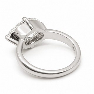 Oval Brilliant Solitaire Ring – Lab Grown Diamond – 14K/18K Gold