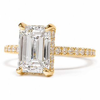 Emerald Cut with Pavé Band and Hidden Halo – Lab-Grown Diamond – 14K/18K Yellow Gold – 42 Side Stones