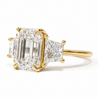 Emerald Cut with 2 Tapers Ring – Lab-Grown Diamond – 14K/18K Yellow Gold – 2 Side Stones