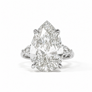 Pear Shape 3 Stone Ring – Lab Grown Diamond – 14K/18K White Gold – 2 Side Stones