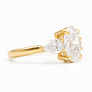 Oval Brilliant 3 Stone Ring – Lab Grown Diamond – 14K/18K Yellow Gold – 2 Side Stones
