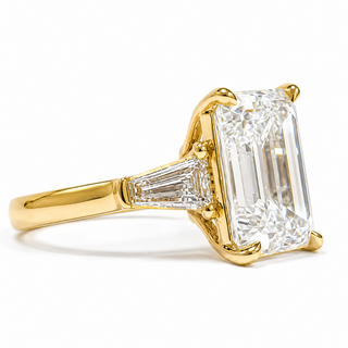 Emerald Cut with 2 Tapers Ring – Lab-Grown Diamond – 14K/18K Yellow Gold – 2 Side Stones