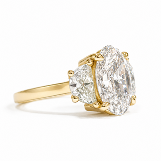 Oval Brilliant 3 Stone Ring – Lab Grown Diamond – 14K/18K Yellow Gold – 2 Side Stones