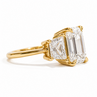 Emerald Cut with 2 Tapers Ring – Lab-Grown Diamond – 14K/18K Yellow Gold – 2 Side Stones