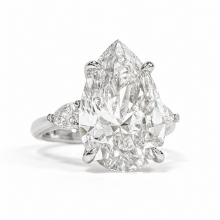 Pear Shape 3 Stone Ring – Lab Grown Diamond – 14K/18K White Gold – 2 Side Stones
