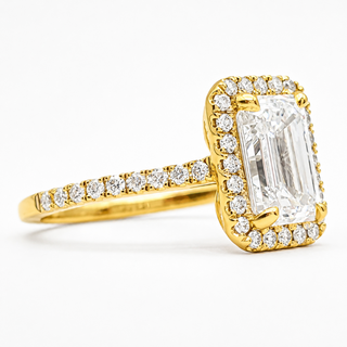 Emerald Cut with Pavé Band and Halo – Lab-Grown Diamond – 14K/18K Yellow Gold – 40 Side Stones