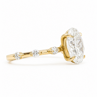 Oval Brilliant Pavé Ring– Lab-Grown Diamond – 14K/18K Yellow Gold – 6 Side Stones