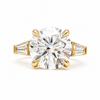 Round Brilliant with 2 Tapers Ring – Lab-Grown Diamond – 14K/18K Gold – 2 Side Stones