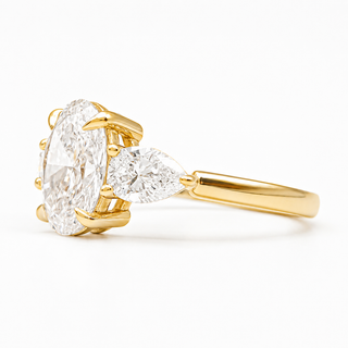 Oval Brilliant 3 Stone Ring – Lab Grown Diamond – 14K/18K Yellow Gold – 2 Side Stones