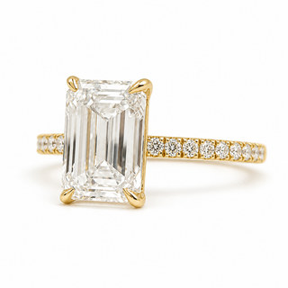 Emerald Cut with Pavé Band – Lab-Grown Diamond – 14K/18K Yellow Gold – 18 Side Stones
