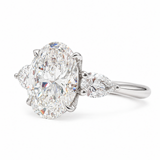 Oval Brilliant 3 Stone Ring – Lab Grown Diamond – 14K/18K Gold – 2 Side Stones