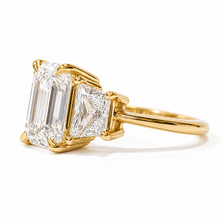 Emerald Cut with 2 Tapers Ring – Lab-Grown Diamond – 14K/18K Yellow Gold – 2 Side Stones