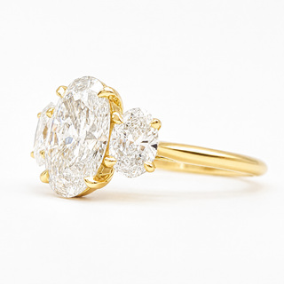 Oval Brilliant 3 Stone Ring – Lab Grown Diamond – 14K/18K Yellow Gold – 2 Side Stones