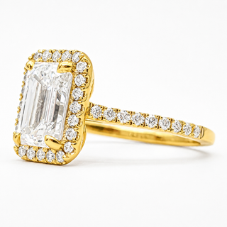 Emerald Cut with Pavé Band and Halo – Lab-Grown Diamond – 14K/18K Yellow Gold – 40 Side Stones