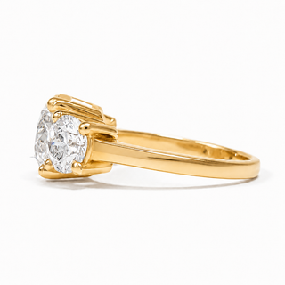 Round Brilliant 3 Stone Ring – Lab Grown Diamond – 14K/18K Gold – 2 Side Stones