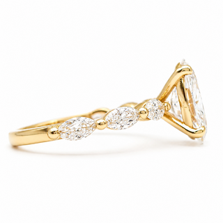 Oval Brilliant with Marquise Band Ring – Lab-Grown Diamond – 14K/18K Gold – 6 Side Stones