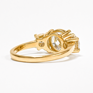 Round Brilliant 3 Stone Ring – Lab Grown Diamond – 14K/18K Gold – 2 Side Stones