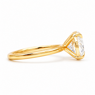 Oval Brilliant Solitaire Ring – Lab Grown Diamond – 14K/18K Yellow Gold
