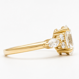 Oval Brilliant with Marquise Band – Lab-Grown Diamond – 14K/18K Yellow Gold – 6 Side Stones