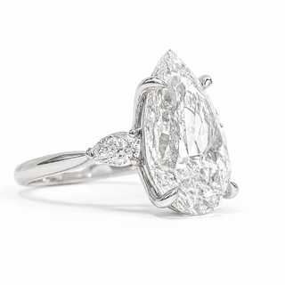 Pear Shape 3 Stone Ring – Lab Grown Diamond – 14K/18K White Gold – 2 Side Stones
