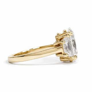 Oval Brilliant 3 Stone Ring – Lab Grown Diamond – 14K/18K Yellow Gold – 2 Side Stones