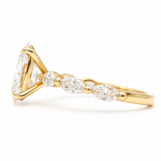 Oval Brilliant with Marquise Band Ring – Lab-Grown Diamond – 14K/18K Gold – 6 Side Stones