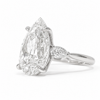 Pear Shape 3 Stone Ring – Lab Grown Diamond – 14K/18K White Gold – 2 Side Stones