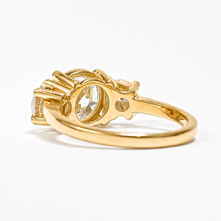 Round Brilliant 3 Stone Ring – Lab Grown Diamond – 14K/18K Gold – 2 Side Stones