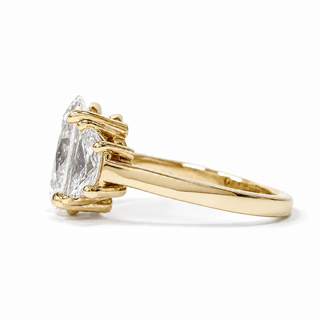 Oval Brilliant 3 Stone Ring – Lab Grown Diamond – 14K/18K Yellow Gold – 2 Side Stones