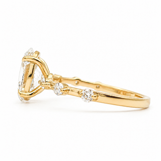 Oval Brilliant Pavé Ring– Lab-Grown Diamond – 14K/18K Yellow Gold – 6 Side Stones