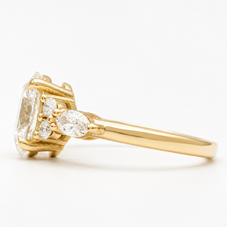 Oval Brilliant with Marquise Band – Lab-Grown Diamond – 14K/18K Yellow Gold – 6 Side Stones