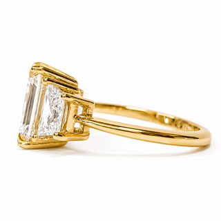 Emerald Cut with 2 Tapers Ring – Lab-Grown Diamond – 14K/18K Yellow Gold – 2 Side Stones