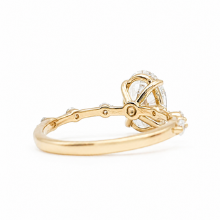 Oval Brilliant Pavé Ring– Lab-Grown Diamond – 14K/18K Yellow Gold – 6 Side Stones