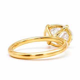 Oval Brilliant Solitaire Ring – Lab Grown Diamond – 14K/18K Yellow Gold