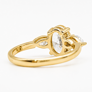 Oval Brilliant 3 Stone Ring – Lab Grown Diamond – 14K/18K Yellow Gold – 2 Side Stones