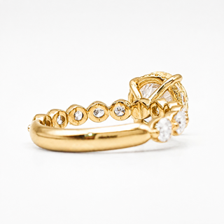 Round Brilliant Pavé Ring – Lab Grown Diamond – 14K/18K Yellow Gold – 30 Side Stones
