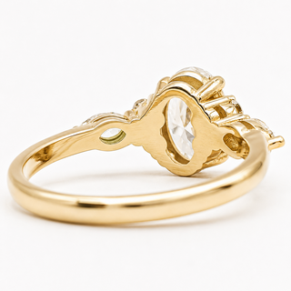 Oval Brilliant with Marquise Band – Lab-Grown Diamond – 14K/18K Yellow Gold – 6 Side Stones