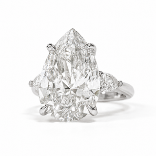 Pear Shape 3 Stone Ring – Lab Grown Diamond – 14K/18K White Gold – 2 Side Stones