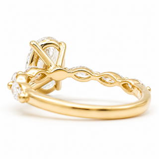 Oval Brilliant with Marquise Band Ring – Lab-Grown Diamond – 14K/18K Gold – 6 Side Stones