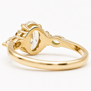 Oval Brilliant with Marquise Band – Lab-Grown Diamond – 14K/18K Yellow Gold – 6 Side Stones