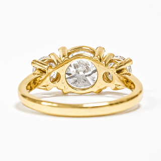 Round Brilliant 3 Stone Ring – Lab Grown Diamond – 14K/18K Gold – 2 Side Stones