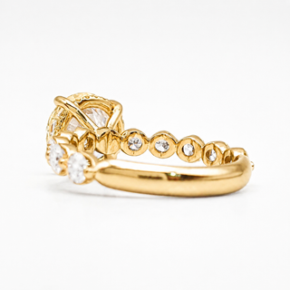 Round Brilliant Pavé Ring – Lab Grown Diamond – 14K/18K Yellow Gold – 30 Side Stones