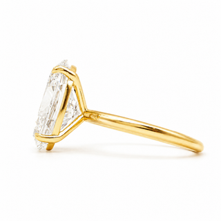 Oval Brilliant Solitaire Ring – Lab Grown Diamond – 14K/18K White Gold